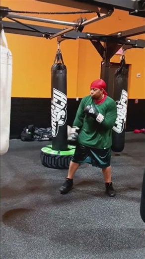 Straight Punches on the Heavy Bag Boxing Training #boxing #workout #training #gym #exercise