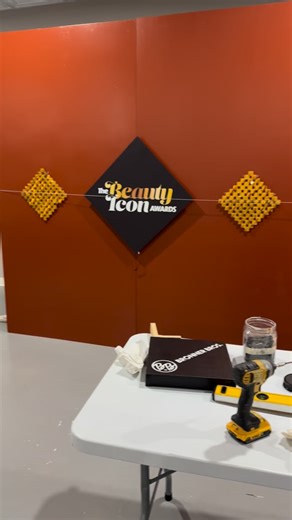 A new twist on the traditional step and repeat. | The Party Divas