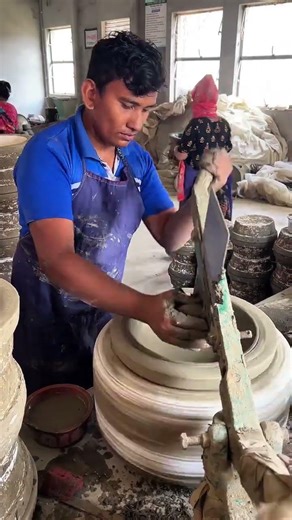 Making plates from clay on a digital machine. #reels #viral #trending