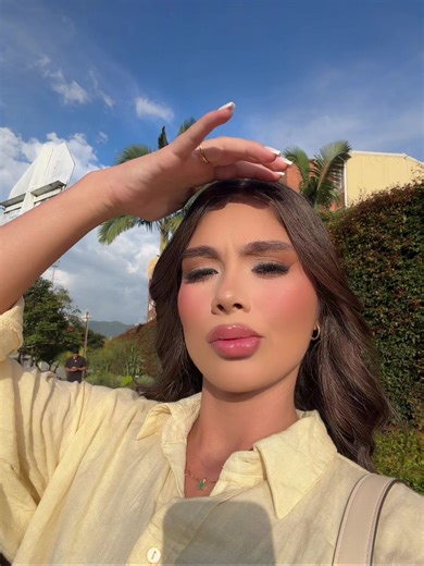 Videos de Laura Camila (@camiicardenas10) con “Talento - Yan Block & Panda Black”