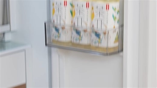 随时享受新鲜食材，全因东芝420冰箱搭载多维送风系统与深冷速冻科技，锁住每一份营养与口感。30cm超薄机身轻松嵌入橱柜，60分钟急速制冰满足即时需求。从深夜加班