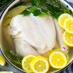 64K views · 1K reactions | RECIPE: https://www.dinneratthezoo.com/chicken-brine-recipe/ This chicken brine recipe is made with lemons, honey, fresh herbs and spices, and produces a juicy tender chicken every time! | Dinner at the Zoo | Facebook