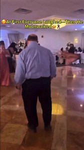 The dancing man nails Michael Jackson’s moves on the dance floor and stuns everyone🤩🕺🏻 Watch the full performance that wenr viral in the comments below⬇️ | Family Time