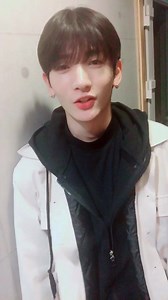 385 reactions | [#VLIVE] 비둥이들의 본격매력대방출방송 !! RAINZ의 [#비방라이브]...