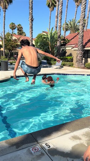 nahh who did better me or sebas👀👀👀👀 xav pool dance x2 x ksuuvi stomp #ksuuvi #xaviersobased #pool #che #awesome