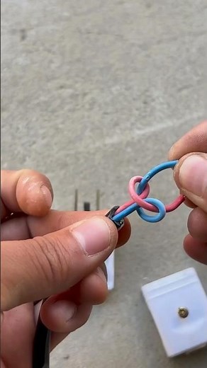 How to Wire a Plug SAFELY: The Underwriter's Knot Trick 💡#diy #shorts #lifehacks #electricaltips