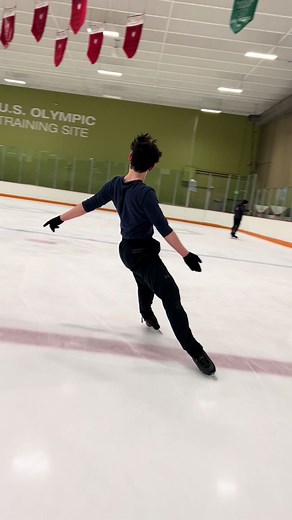 Mesmerizing Figure Skating Performance to Lana Del Rey's Music