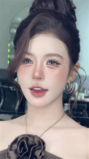 Tone Makeup Dịu Dàng và Sang Trọng