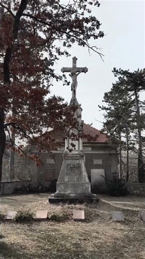 Historic Jesus Statue in Hohenerxleben (Germany) | Weathered Cemetery Monument
