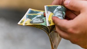 Taxa pe lux a intrat în vigoare. Ce este formularul 216 și cine trebuie să îl completeze