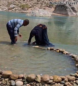 Fishing Techniques of Nomadic Families _ Survival in the Wild River | Nomadic Travel