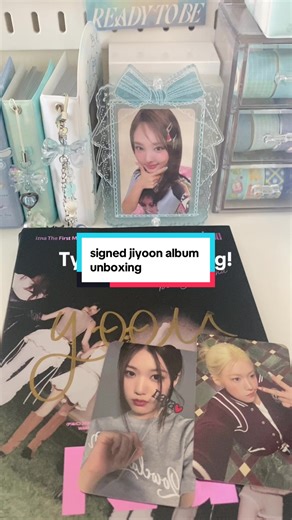 unboxing Yoon Jiyoon signed n/a album!!! I will genuinely take back everything I said abt not just pretty bc nothing matters if jiyoon comes back 🥹🥹🥹🥹 #yoonjiyoon #jiyoon #izna #unboxing #fyp