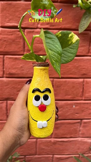 js.art&craft on Instagram: "Bottle Art Ideas 💡 Painting on Bottle DIY cute planter Table decor ideas Old bottle reuse ideas Old Bottle transformation ideas #shorts #painting #bottleart #reuse #transformation #bestoutofwaste #craftideas #viral #planter #treding #diy #bottlepainting #trendingnow #tredingreels #reelitfeelit #trendingaudio"
