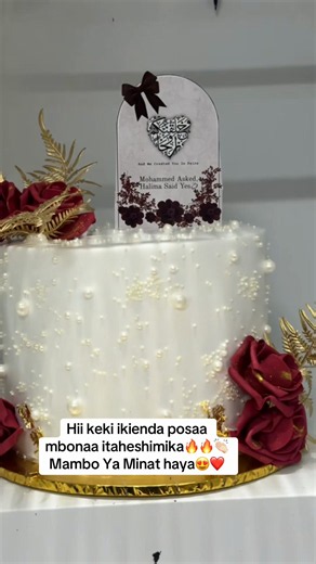 Wedding season is here❤️❤️❤️😍😍😍 Lets paint your event with our lovely unique cakes🙂🙂 Kekiii inaenda ukweniiii yapatiwa heshmaa yakeeee😂😝😝 hayaaaa wahini wahinii, Baker ni mmoja tu, Minat Bakery😍👏🏻 #fyp #mombasatiktokers #minatbakery #foryoupage #foryou