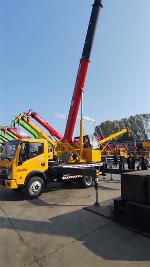 8-ton truck crane, 5-meter, 7-section boom, lifting height 30 meters,+8615054723399