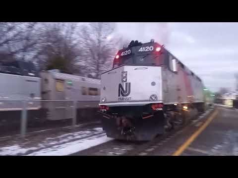 NJ Transit Main Line Trains 1722 With F40PH-2CAT & 1725 at Clifton