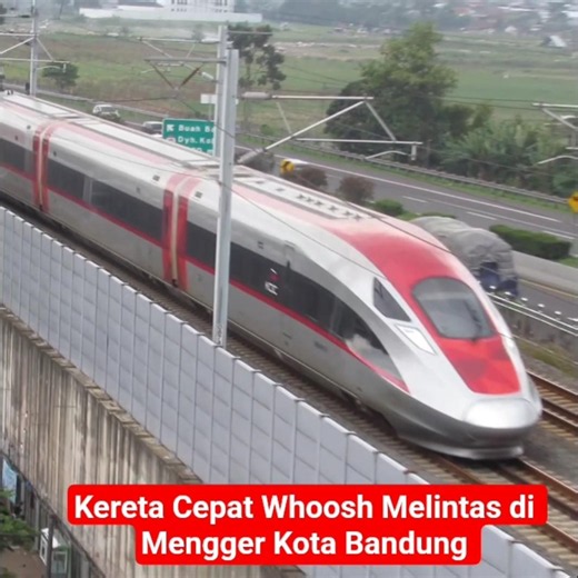 Kereta Cepat Whoosh Melintas di Mengger Kota Bandung//Indonesian High Speed Railways #whoosh