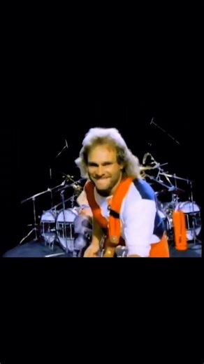 Van Halen ' Jump ' Eddie Shredding his Guitar👌