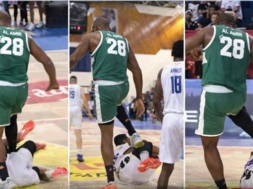 Video: un basquetbolista le pegó dos patadas a un rival en el piso