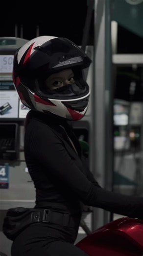 Slowmo Bike Girl - Ladies Bikers Cycling Video