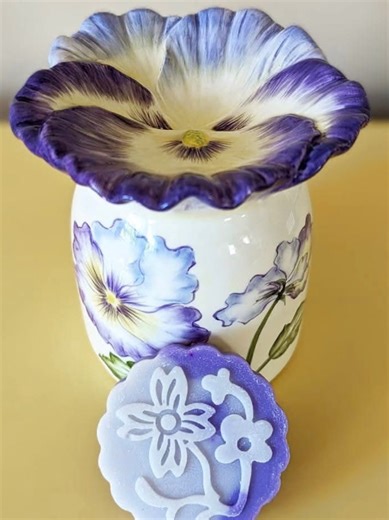 💜 Fragrance & Warmer Highlight 💜 This is another fragrance that I created and the vendor brought to life 🌸 Gingerbread Rose Petals Amber Oud Vanilla Lace #wax #waxmelts #waxtok #collection #waxwarmer