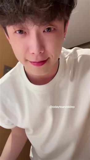 What Happens on a 2 AM Live Stream? Insights and Fun