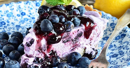 BLUEBERRY YOGURT PIE