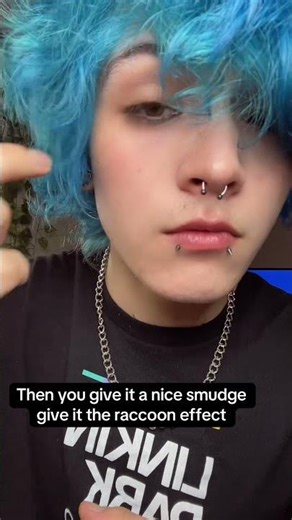 EMO eyeliner tutorial