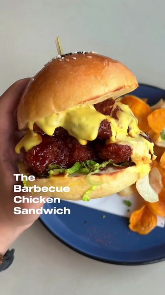 Can you finish our Barbecue Chicken in one go?? 🤔🤔 #HighGroundsCafe #Burger #BurgerPH #cafesinQC #wheretoeat #foodtrip