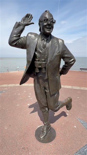 Eric Morecambe #ericmorecambe #morecambeandwise #morecambe #westcoast #england