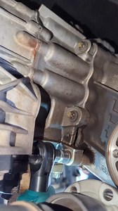 Removing a leaky transfercase #mechanic #repair #mercedesbenz #AMG #SUV #gle63 #fourwheeldrive #oilleak | Marius RBE