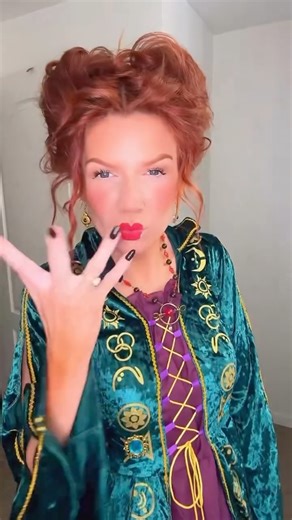 I take FE Halloween week serious over here 💁🏻‍♀️🧙🏼🔮👻GRWM as Winifred Sanderson 🖤 Full voice tutorial on my( TikTok—-> priscillarymer) Hair Makeup💁🏻‍♀️🔮👻 •𝙳𝚒𝚛𝚎𝚌𝚝𝚘𝚛 𝚘𝚏 𝚎𝚍𝚞𝚌𝚊𝚝𝚒𝚘𝚗 •𝙲𝚞𝚜𝚝𝚘𝚖𝚒𝚣𝚎𝚍 𝙱𝚕𝚘𝚗𝚍𝚒𝚗𝚐/𝙴𝚡𝚝𝚎𝚗𝚜𝚒𝚘𝚗 𝚂𝚙𝚎𝚌𝚒𝚊𝚕𝚒𝚜𝚝 •𝙼𝚊𝚝𝚛𝚒𝚡 𝚌𝚘𝚕𝚘𝚛𝚒𝚜𝚝 •𝙱𝚎𝚕𝚕𝚊𝚖𝚒 𝚑𝚊𝚗𝚍𝚝𝚒𝚎𝚍 𝚎𝚡𝚝𝚎𝚗𝚜𝚒𝚘𝚗 𝚌𝚎𝚛𝚝𝚒𝚏𝚒𝚎𝚍 •𝙳𝙼 𝚃𝙾 𝙱𝙾𝙾𝙺✨ #fortmyershair #napleshair #naplesfl #fortmyersbalayage #fortmyersblondingspecialist #swflha