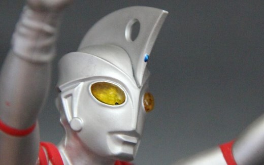 BBBBBBBB!也许我们还保有这份童真！才让我们在此相聚！号称还原剧中艾斯奥特曼飞行道具级(中国香港制造)飞行姿态模型！到底如何？