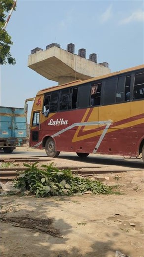 Labiba Transport non Hino bus #automobile #railtrack #roadcrossing