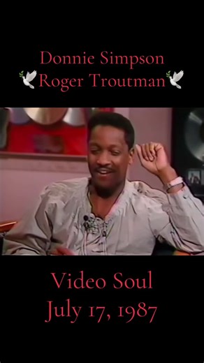 In 1987, Roger Troutman appeared on Video Soul with host Donnie Simpson, where he discussed his signature use of the talkbox. During the interview, Troutman explained his decision to incorporate the talkbox into his music, mentioning how he first used it on cover songs in nightclubs and noticed how the effect captivated audiences. #donniesimpson #rogertroutman #videosoul #1987 #fyp