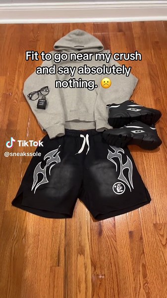 Essentials Hoodie Outfit Ideas for Streetwear Enthusiasts