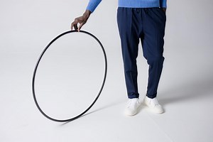 What Color Shirt Goes With Navy Blue Pants?