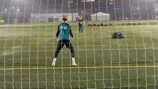 Topic - Shotstopping 🔥🔥🔥 | Premier Player Football Academy