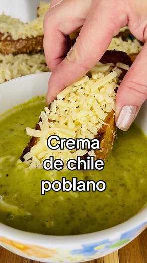 Crema de Chile Poblano con Pan de Ajo: Receta Fácil