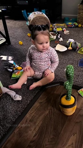 belly tickles baby funny video: Fiona's cute laugh