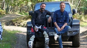 Diesmal wird`s schmutzig, denn es geht ins Gelände: Die GRIP-Testfahrer Matthias Malmedie und Jens Kuck treten gegeneinander an 🤩😎 Matthias im Jeep Wrangler JL Rubicon und Jens mit der neuen Harley-Davidson Pan America 1250 Special 🚗💥🏍️ Wer off-road das bessere Multitool ist, zeigt GRIP am 24. Oktober 2021 um 18:15 Uhr bei RTLZWEI. #gripdasmotormagazin | GRIP - Das Motormagazin
