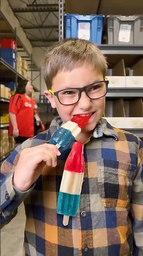 Kids Try GUMMY Rocket Pop at Vat19