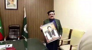 289K views · 10K reactions | د وخت دې طاقتور تہ چی سر ټېټ نہ کړې لالیہ دہ دار خپلہ مزہ وې دہ زندان خپلہ مزہ وی۔ (Admin) #سیاست_کا_سلطان_عمران_خان | Anwar Zeb Khan | Facebook