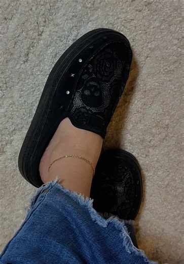 LIMITED EDITION! Only 2k shoes were made. Grab them quick! #heydude #platformshoes #jellyroll #heydudeaustinlift #womensshoes