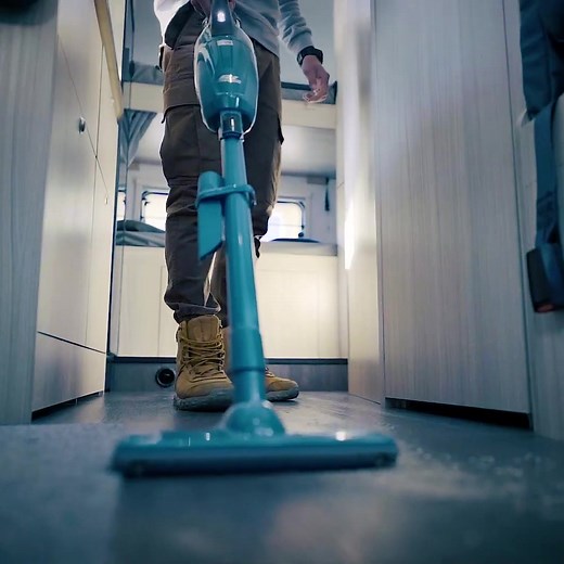 Curățenie eficientă cu aspiratorul Makita - Review și demonstrație