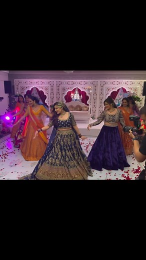 Mesmerizing Afghan Bridal Dance Performance with Mehendi