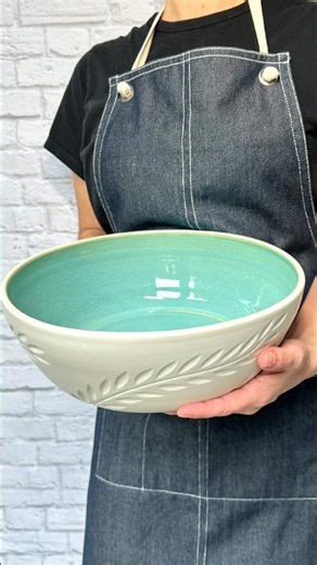 These are my top tips for glazing large bowls. #ceramic #glazing #handmadeceramics