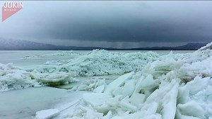 Watch as frozen Utah Lake builds up mountains of crumpled ice. | Insider Tech