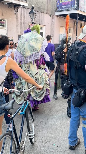 This is what it's like on Mardi Gras day in the French Quarter! | French Quarter Life