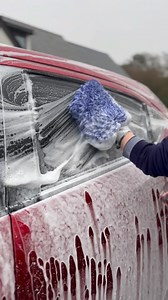 Contact washing with @garage.therapy.channel Car Shampoo for a super slick and safe wash 👍 This is a cracking shampoo which can be applied in a foam lance like I did here (using a 1:10 dilution) or in the bucket with only about 10-15 ml needed. It’s ultra slick, nice and sudsy and the fresh scent is a lovely added touch. Wash mitt: @theragcompany Ultra Cyclone #cardetailing #detailing #carcleaning #carwashing #carwash #cleancar #cardetailingproducts #carcleaningproducts #detailingproducts #carc